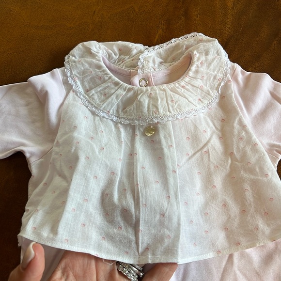Purete pink footed onesie, white overlay and lace trimmed collar size 6 month - Picture 2 of 6